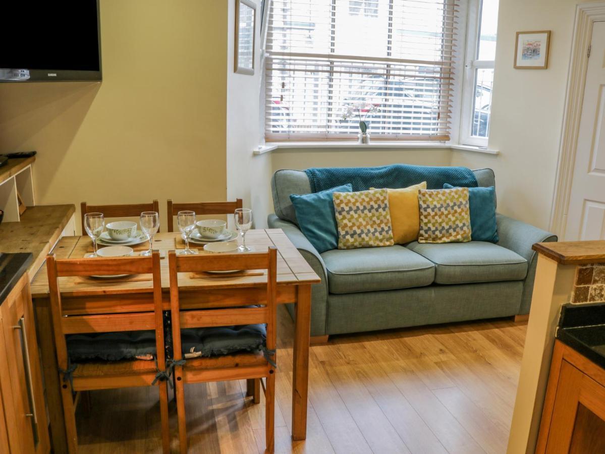 Apartment 6 วิทบี ภายนอก รูปภาพ