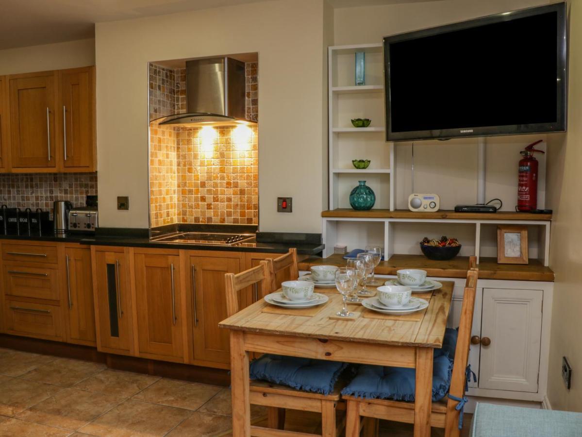 Apartment 6 วิทบี ภายนอก รูปภาพ